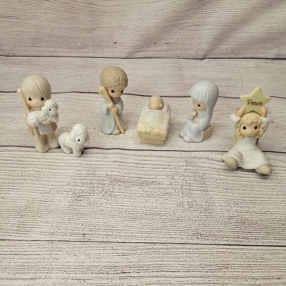 Precious Moments Nativity Set from 1982 & 1998 - Picture 1 of 9